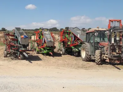 Plataformas de recolección de fruta y tractor frutero